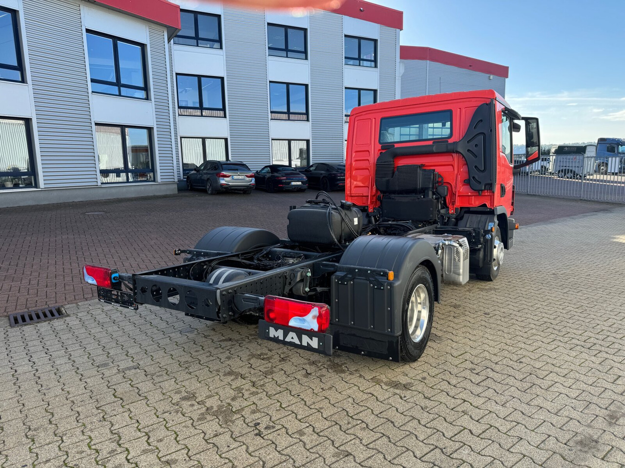 Nieuw Chassis vrachtwagen MAN TGL 8.190 4x2 BB CH TGL 8.190 4x2 BB CH, Nebenantrieb: afbeelding 10 Nieuw Chassis vrachtwagen MAN TGL 8.190 4x2 BB CH TGL 8.190 4x2 BB CH, Nebenantrieb: afbeelding 10