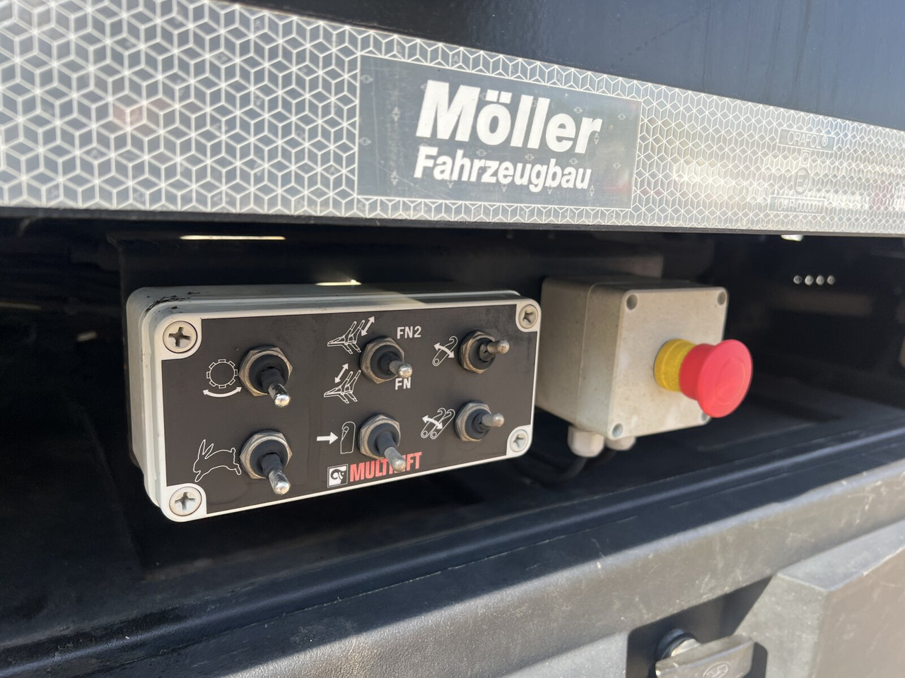 MAN TGM 18.320 4x2 BL TGM 18.320 4x2 BL, Hiab Tele-Absetzanlage, Funk - Portaalarmsysteem vrachtwagen: afbeelding 5 MAN TGM 18.320 4x2 BL TGM 18.320 4x2 BL, Hiab Tele-Absetzanlage, Funk - Portaalarmsysteem vrachtwagen: afbeelding 5