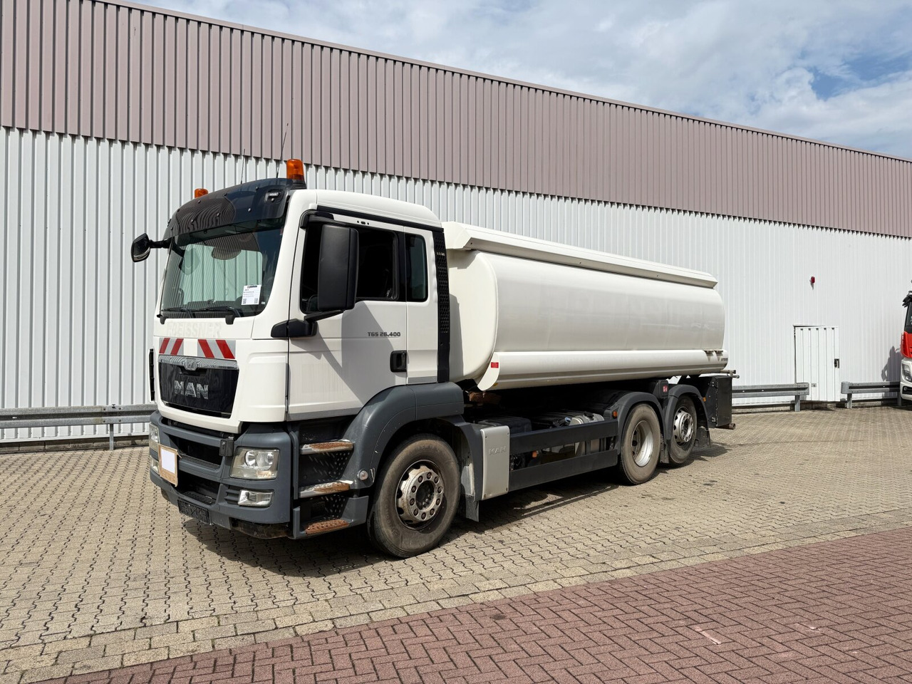 MAN TGS 26.400 6x2-4 BL TGS 26.400 6x2-4 BL, Liftachse, ADR, Esterer Tank ca. 20.030l, 3 Kammern, Funk - Tankwagen: afbeelding 1 MAN TGS 26.400 6x2-4 BL TGS 26.400 6x2-4 BL, Liftachse, ADR, Esterer Tank ca. 20.030l, 3 Kammern, Funk - Tankwagen: afbeelding 1