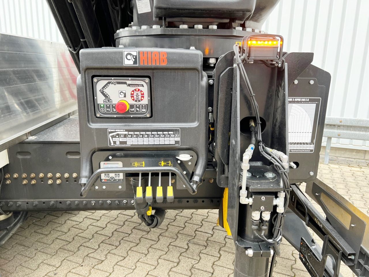 MAN TGX 26.510 6x2-4 LL CH TGX 26.510 6x2-4 LL, Kran Hiab X-HiPro 548 E-8, Lenk-/Liftachse, TwistLock 20Fuß, Funk, Retarder - Kraanwagen, Vrachtwagen met open laadbak: afbeelding 3 MAN TGX 26.510 6x2-4 LL CH TGX 26.510 6x2-4 LL, Kran Hiab X-HiPro 548 E-8, Lenk-/Liftachse, TwistLock 20Fuß, Funk, Retarder - Kraanwagen, Vrachtwagen met open laadbak: afbeelding 3