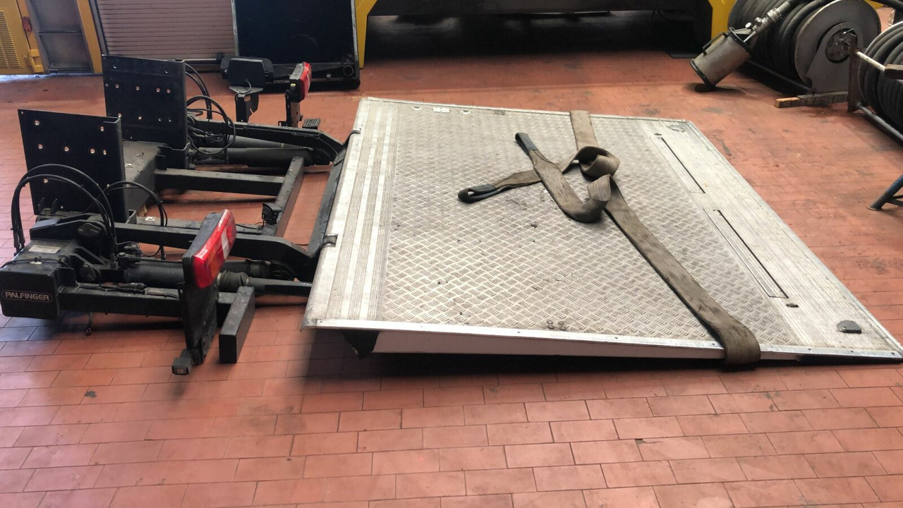 MBB C 1500 S Ladebordwand MBB C 1500 S Ladebordwand - Laadklep: afbeelding 1 MBB C 1500 S Ladebordwand MBB C 1500 S Ladebordwand - Laadklep: afbeelding 1