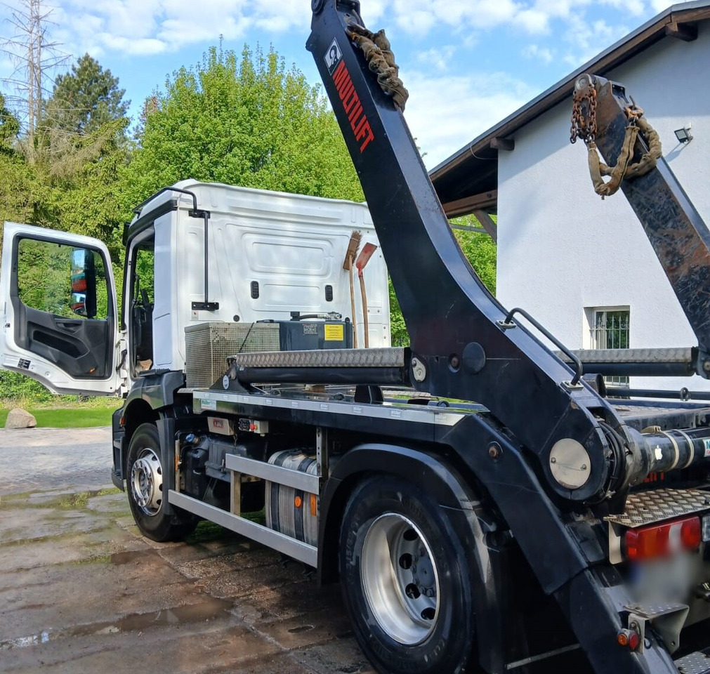 Mercedes-Benz Actros 1832 L 4x2 Actros 1832 L 4x2, Navi, MultimediaCockpit, Funk - Portaalarmsysteem vrachtwagen: afbeelding 3 Mercedes-Benz Actros 1832 L 4x2 Actros 1832 L 4x2, Navi, MultimediaCockpit, Funk - Portaalarmsysteem vrachtwagen: afbeelding 3