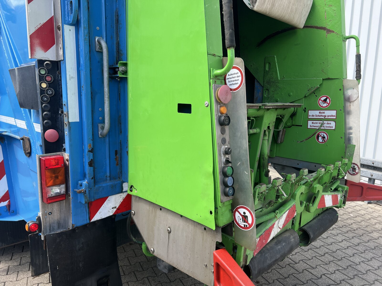 Mercedes-Benz Actros 2032 LA 4x4 Actros 2032 LA 4x4, Faun Variopress 310 ca. 10m³, Zöller Schüttung - Vuilniswagen: afbeelding 2 Mercedes-Benz Actros 2032 LA 4x4 Actros 2032 LA 4x4, Faun Variopress 310 ca. 10m³, Zöller Schüttung - Vuilniswagen: afbeelding 2