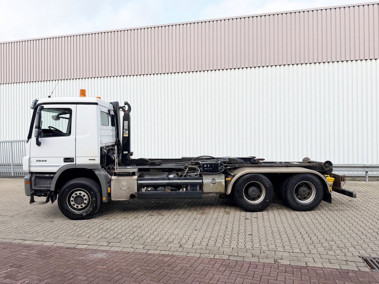 Mercedes-Benz Actros 2644 L 6x4 Actros 2644 L 6x4 - Haakarmsysteem vrachtwagen: afbeelding 1 Mercedes-Benz Actros 2644 L 6x4 Actros 2644 L 6x4 - Haakarmsysteem vrachtwagen: afbeelding 1