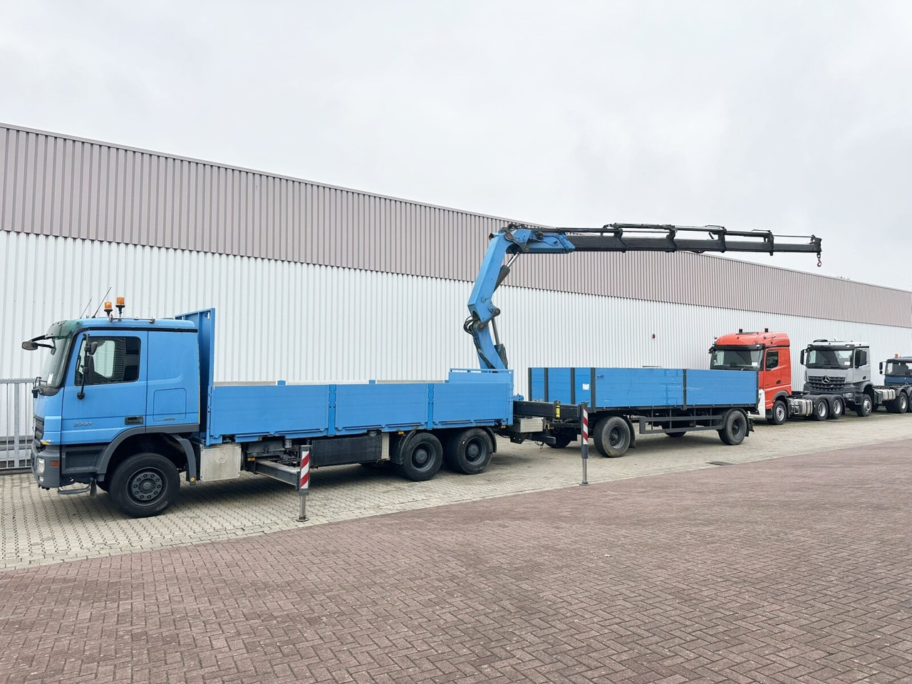Mercedes-Benz Actros 2741 L 6x4 Actros 2741 L 6x4, Twist-Lock ausz. auf 3m, Heckkran Palfinger PK 42502-D, Funk - Vrachtwagen met open laadbak, Kraanwagen: afbeelding 3 Mercedes-Benz Actros 2741 L 6x4 Actros 2741 L 6x4, Twist-Lock ausz. auf 3m, Heckkran Palfinger PK 42502-D, Funk - Vrachtwagen met open laadbak, Kraanwagen: afbeelding 3