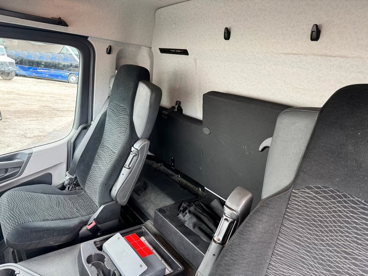 Mercedes-Benz Antos 1833 L nR 4x2 Antos 1833 L nR 4x2, Retarder, Bi-Xenon, Volumer, Edscha, Dautel LBW - Vrachtwagen met open laadbak: afbeelding 2 Mercedes-Benz Antos 1833 L nR 4x2 Antos 1833 L nR 4x2, Retarder, Bi-Xenon, Volumer, Edscha, Dautel LBW - Vrachtwagen met open laadbak: afbeelding 2