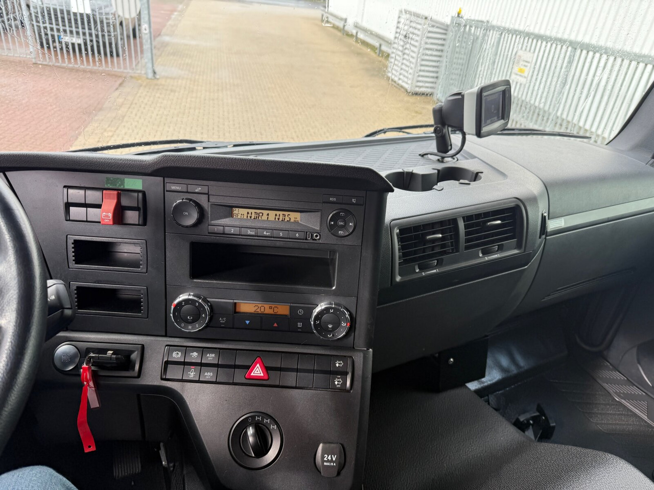 Mercedes-Benz Arocs 1827 A 4x4 Arocs 1827 A 4x4, Ex-! - Vrachtwagen met open laadbak: afbeelding 2 Mercedes-Benz Arocs 1827 A 4x4 Arocs 1827 A 4x4, Ex-! - Vrachtwagen met open laadbak: afbeelding 2