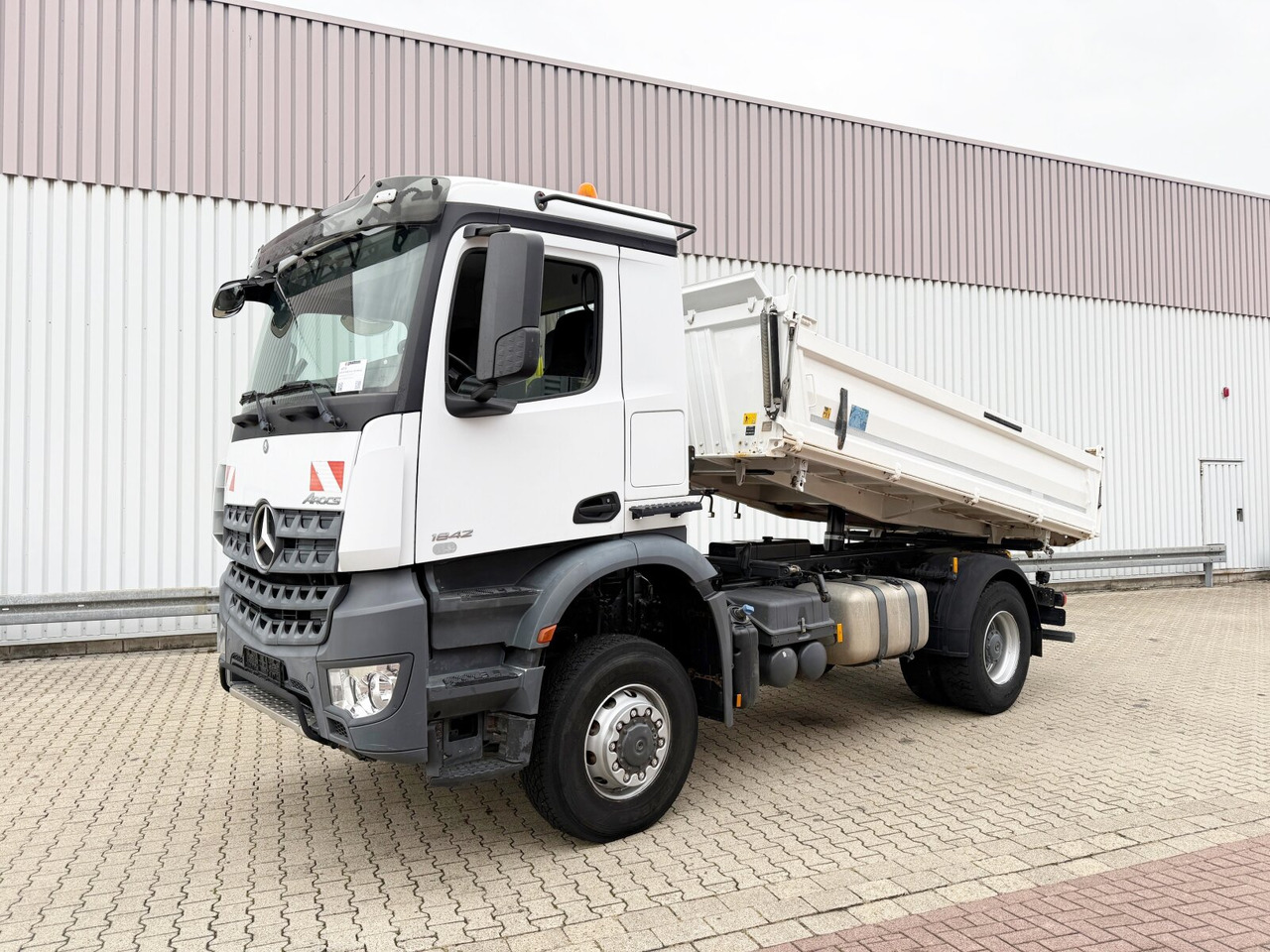 Mercedes-Benz Arocs 1842 AK 4x4 Arocs 1842 AK 4x4 - Kipper vrachtwagen: afbeelding 1 Mercedes-Benz Arocs 1842 AK 4x4 Arocs 1842 AK 4x4 - Kipper vrachtwagen: afbeelding 1