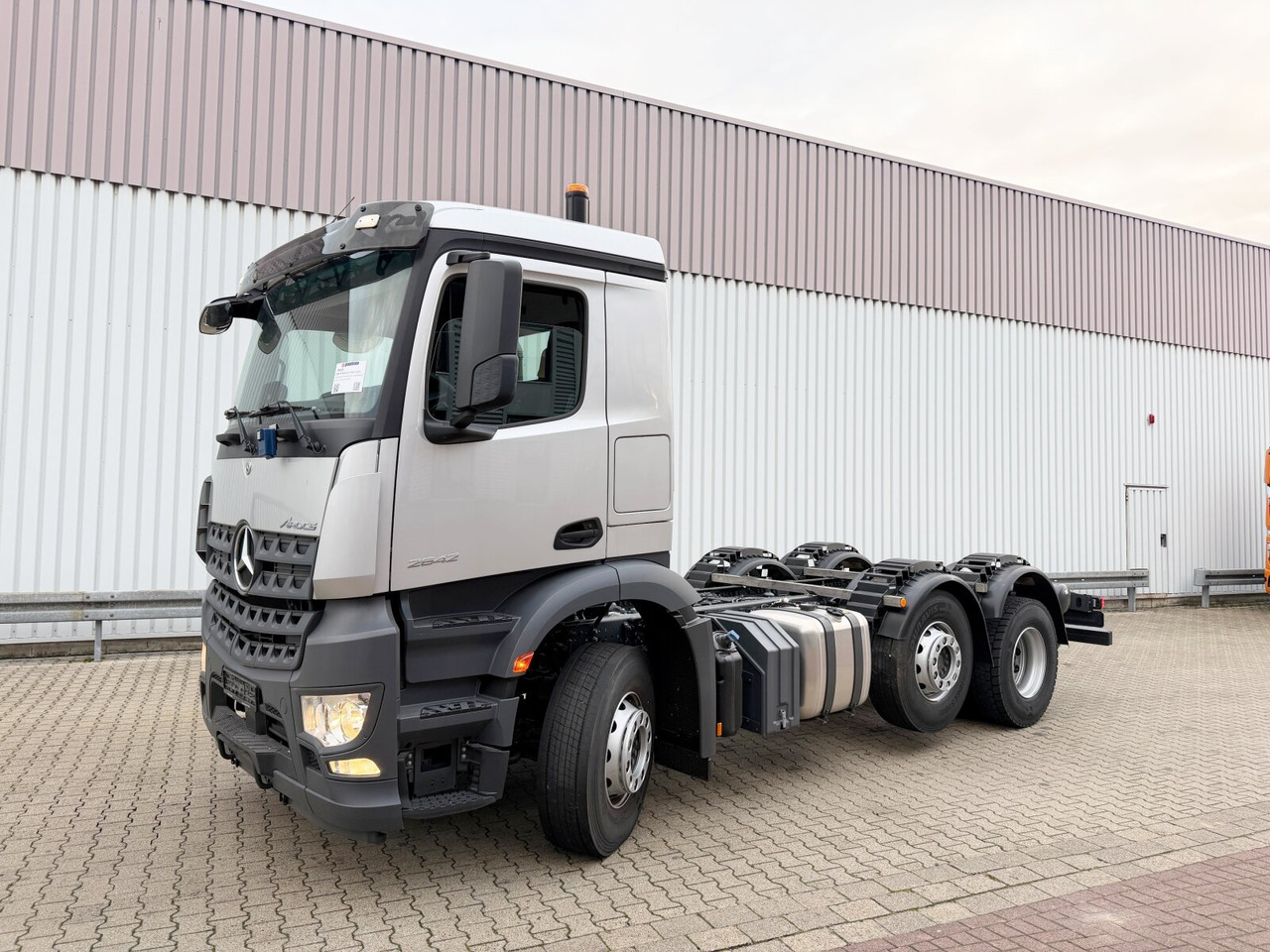 Mercedes-Benz Arocs 2542 L 6x2/4 Arocs 2542 L 6x2/4, Vorlauflenk-/liftachse, Navi, MultimediaCockpit - Chassis vrachtwagen: afbeelding 1 Mercedes-Benz Arocs 2542 L 6x2/4 Arocs 2542 L 6x2/4, Vorlauflenk-/liftachse, Navi, MultimediaCockpit - Chassis vrachtwagen: afbeelding 1