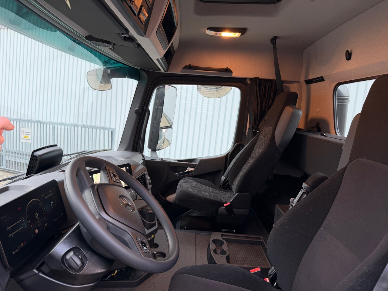 Mercedes-Benz Arocs 2542 L 6x2/4 Arocs 2542 L 6x2/4, Vorlauflenk-/liftachse, Navi, MultimediaCockpit - Chassis vrachtwagen: afbeelding 2 Mercedes-Benz Arocs 2542 L 6x2/4 Arocs 2542 L 6x2/4, Vorlauflenk-/liftachse, Navi, MultimediaCockpit - Chassis vrachtwagen: afbeelding 2