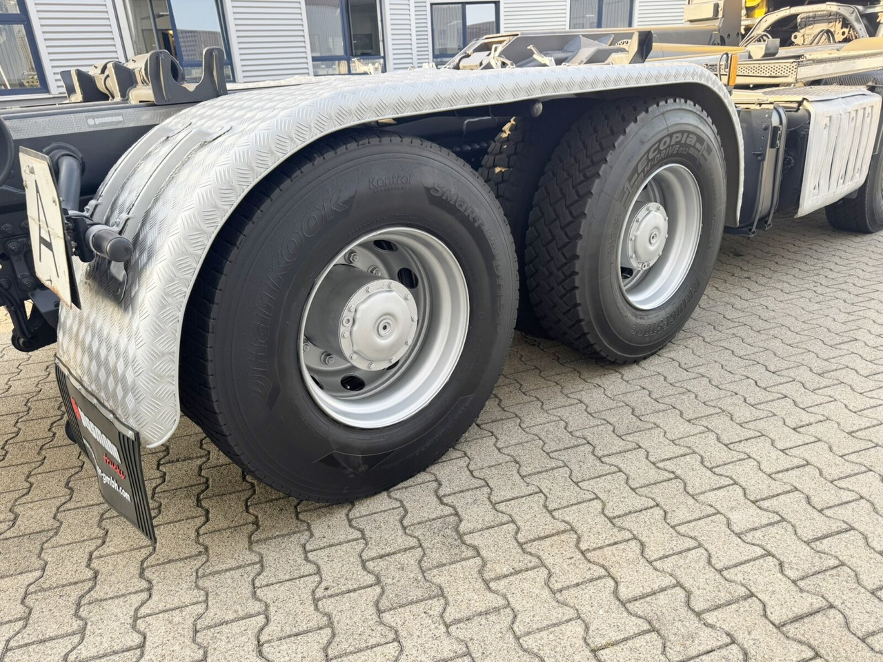 Mercedes-Benz Arocs 3245 LK 8x4/4 Arocs 3245 LK 8x4/4, Navi, Motorabtrieb, Meiller RK 30.67, Funk - Haakarmsysteem vrachtwagen: afbeelding 3 Mercedes-Benz Arocs 3245 LK 8x4/4 Arocs 3245 LK 8x4/4, Navi, Motorabtrieb, Meiller RK 30.67, Funk - Haakarmsysteem vrachtwagen: afbeelding 3