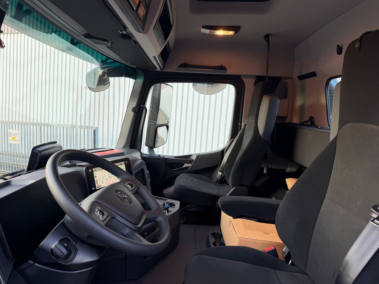 Mercedes-Benz Arocs 3253 L 8x4/4 Arocs 3253 L 8x4/4, MultimediaCockpit, Navi, Motorabtrieb - Haakarmsysteem vrachtwagen: afbeelding 3 Mercedes-Benz Arocs 3253 L 8x4/4 Arocs 3253 L 8x4/4, MultimediaCockpit, Navi, Motorabtrieb - Haakarmsysteem vrachtwagen: afbeelding 3