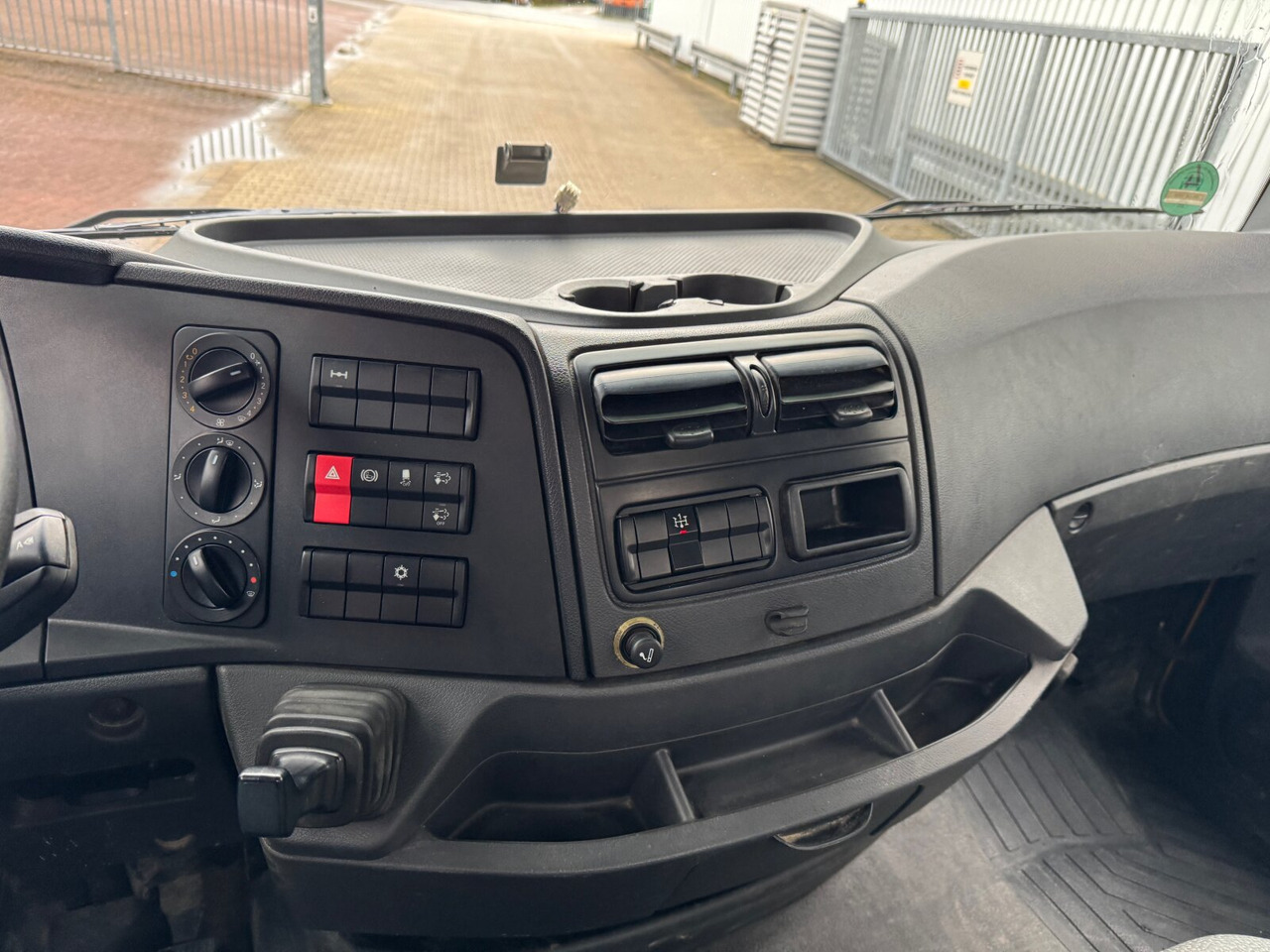 Mercedes-Benz Atego 1221 K 4x2 Atego 1221 K 4x2, 2x AHK - Kipper vrachtwagen: afbeelding 4 Mercedes-Benz Atego 1221 K 4x2 Atego 1221 K 4x2, 2x AHK - Kipper vrachtwagen: afbeelding 4