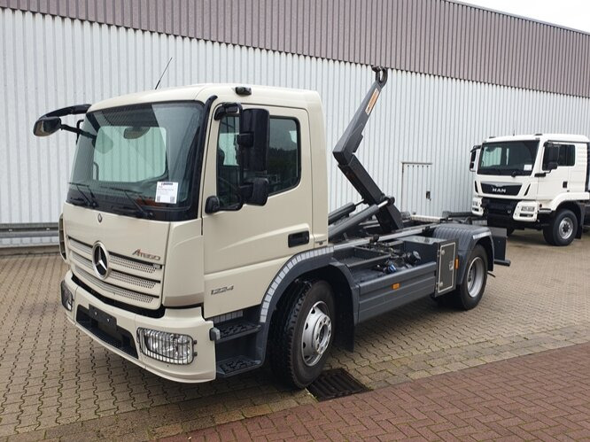 Mercedes-Benz Atego 1224 K 4x2 Atego 1224 K 4x2 - Haakarmsysteem vrachtwagen: afbeelding 1 Mercedes-Benz Atego 1224 K 4x2 Atego 1224 K 4x2 - Haakarmsysteem vrachtwagen: afbeelding 1
