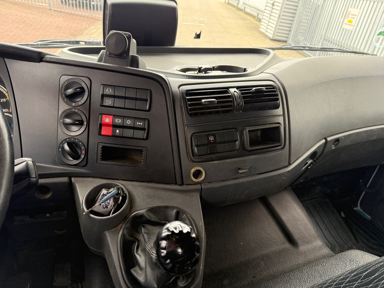 Mercedes-Benz Atego 1224 K 4x2 Atego 1224 K 4x2, Meiller 3-S-Kipper 2x AHK Öl - Kipper vrachtwagen: afbeelding 4 Mercedes-Benz Atego 1224 K 4x2 Atego 1224 K 4x2, Meiller 3-S-Kipper 2x AHK Öl - Kipper vrachtwagen: afbeelding 4