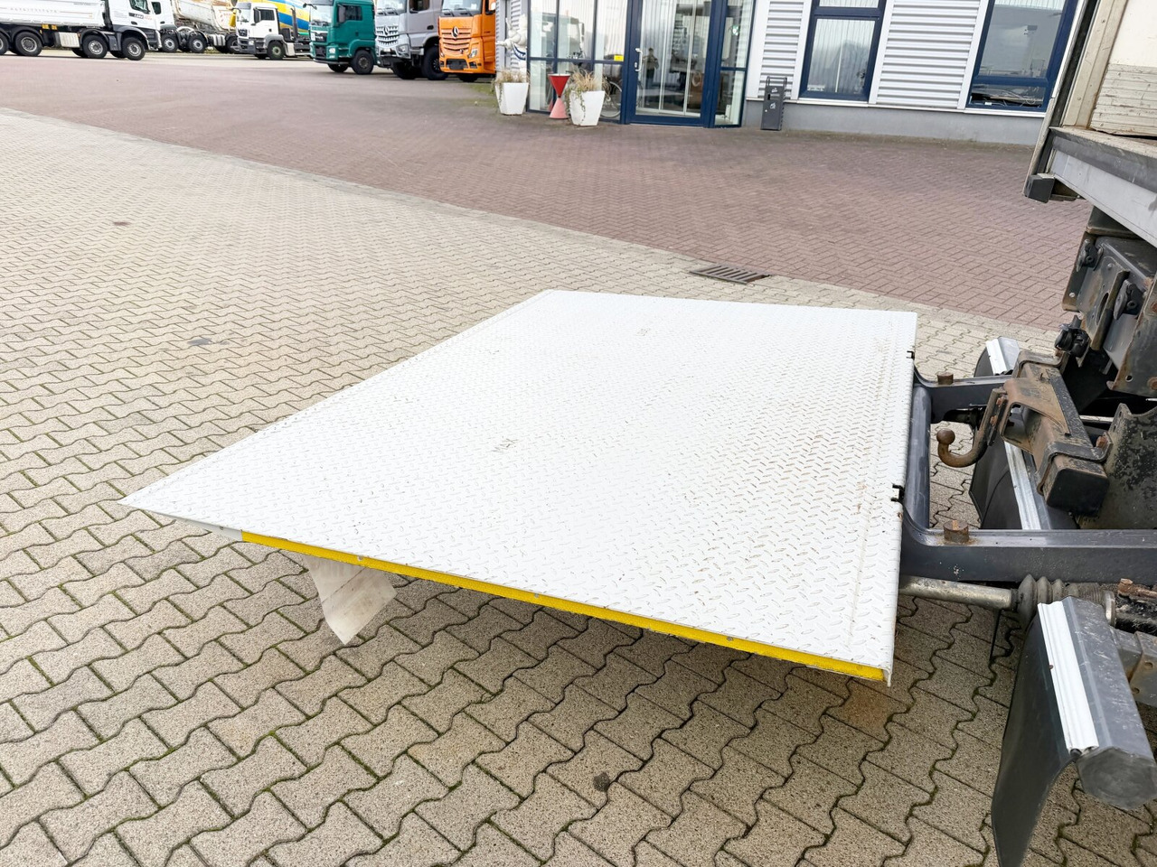 Mercedes-Benz Atego 1330 4x4 Atego 1330 4x4, Iso-Koffer mit Heizung, LBW - Bakwagen: afbeelding 2 Mercedes-Benz Atego 1330 4x4 Atego 1330 4x4, Iso-Koffer mit Heizung, LBW - Bakwagen: afbeelding 2