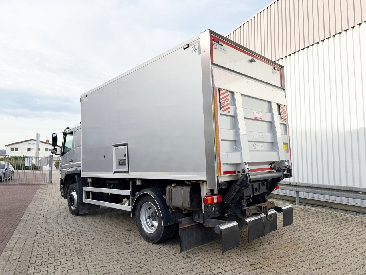 Mercedes-Benz Atego 1330 4x4 Atego 1330 4x4, Iso-Koffer mit Heizung, LBW - Bakwagen: afbeelding 3 Mercedes-Benz Atego 1330 4x4 Atego 1330 4x4, Iso-Koffer mit Heizung, LBW - Bakwagen: afbeelding 3