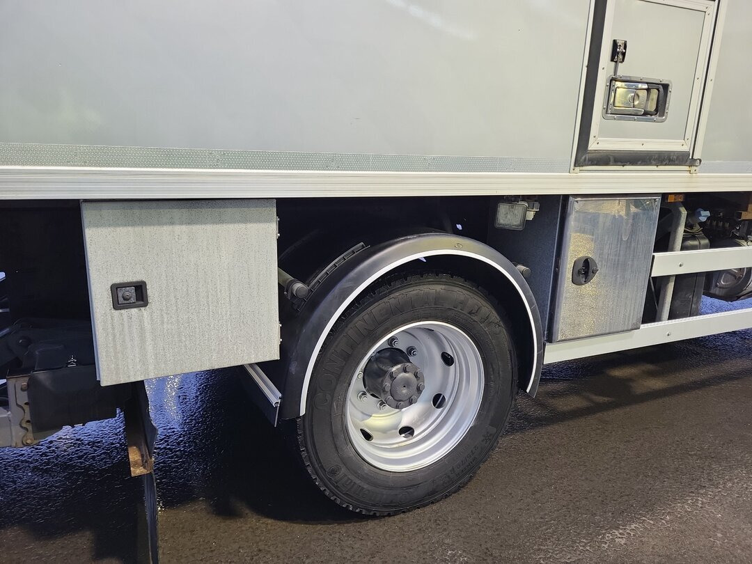 Mercedes-Benz Atego 1330 4x4 Atego 1330 4x4, Iso-Koffer mit Heizung und LBW - Bakwagen: afbeelding 5 Mercedes-Benz Atego 1330 4x4 Atego 1330 4x4, Iso-Koffer mit Heizung und LBW - Bakwagen: afbeelding 5