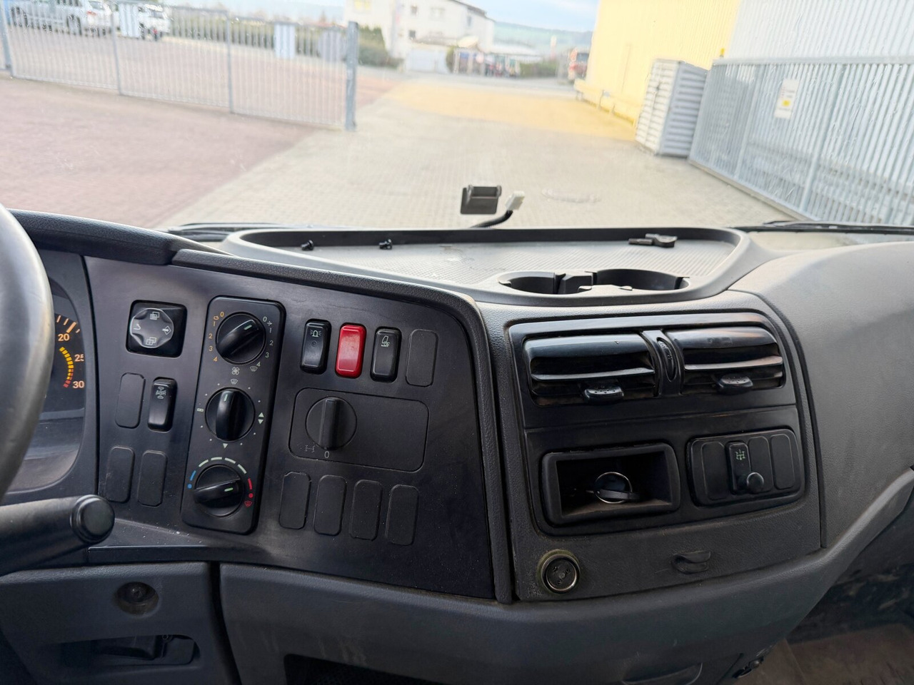 Mercedes-Benz Atego 818 K 4x2 Atego 818 K 4x2, 2x AHK - Kipper vrachtwagen: afbeelding 5 Mercedes-Benz Atego 818 K 4x2 Atego 818 K 4x2, 2x AHK - Kipper vrachtwagen: afbeelding 5