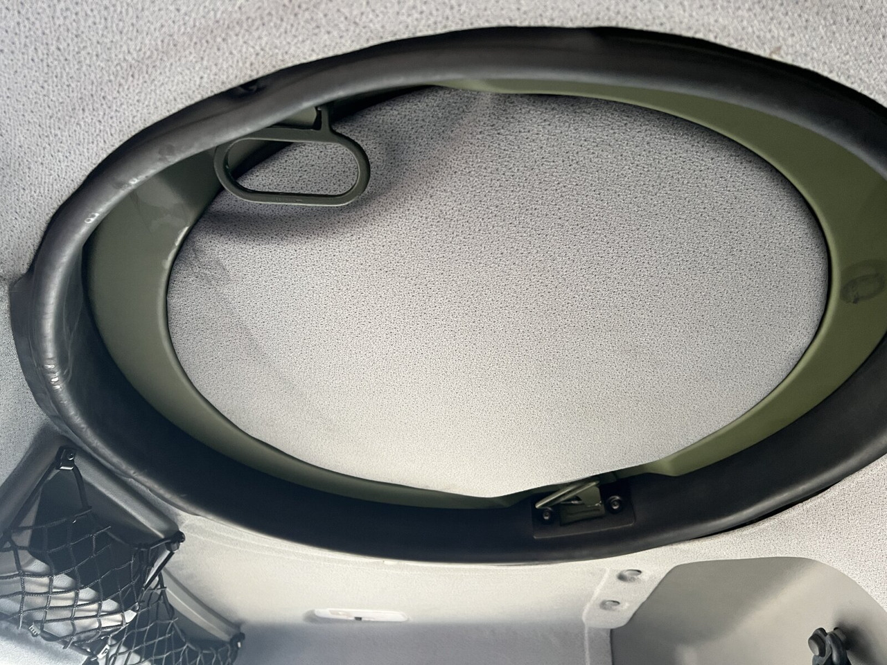 Mercedes-Benz Axor 1829 A 4x4 Axor 1829 A 4x4, Ex-Bundeswehr - Vrachtwagen met open laadbak: afbeelding 4 Mercedes-Benz Axor 1829 A 4x4 Axor 1829 A 4x4, Ex-Bundeswehr - Vrachtwagen met open laadbak: afbeelding 4