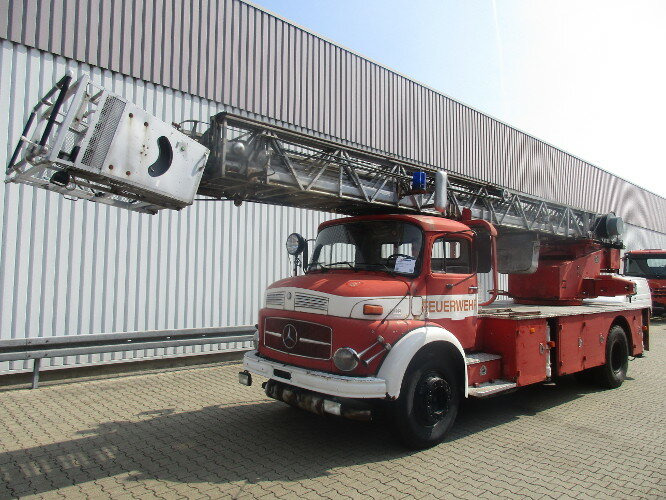 Mercedes-Benz - L 1519 4x2 DL 30 L 1519 4x2 Feuerwehr Drehleiter DL30 - Brandweerwagen: afbeelding 1 Mercedes-Benz - L 1519 4x2 DL 30 L 1519 4x2 Feuerwehr Drehleiter DL30 - Brandweerwagen: afbeelding 1