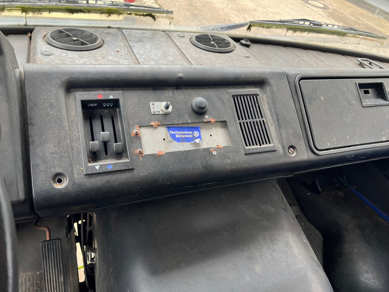 Mercedes-Benz L 407 D 4x2 Doka L 407 D 4x2 Doka, Ex-THW - Schuifzeilen vrachtwagen: afbeelding 2 Mercedes-Benz L 407 D 4x2 Doka L 407 D 4x2 Doka, Ex-THW - Schuifzeilen vrachtwagen: afbeelding 2