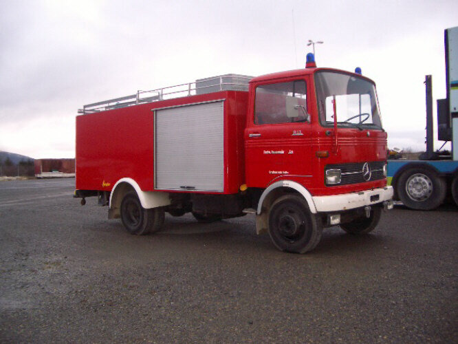 Mercedes-Benz LP 813 4x2 TLF8 LP 813 4x2 TLF8 Feuerwehr - Brandweerwagen: afbeelding 1 Mercedes-Benz LP 813 4x2 TLF8 LP 813 4x2 TLF8 Feuerwehr - Brandweerwagen: afbeelding 1