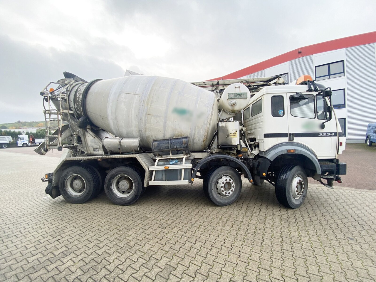 Betonmixer Mercedes-Benz SK II 3234 B 8x4/4 SK II 3234 B 8x4/4, LT Betonmischer, Förderband, Funk, 9cbm: afbeelding 10 Betonmixer Mercedes-Benz SK II 3234 B 8x4/4 SK II 3234 B 8x4/4, LT Betonmischer, Förderband, Funk, 9cbm: afbeelding 10