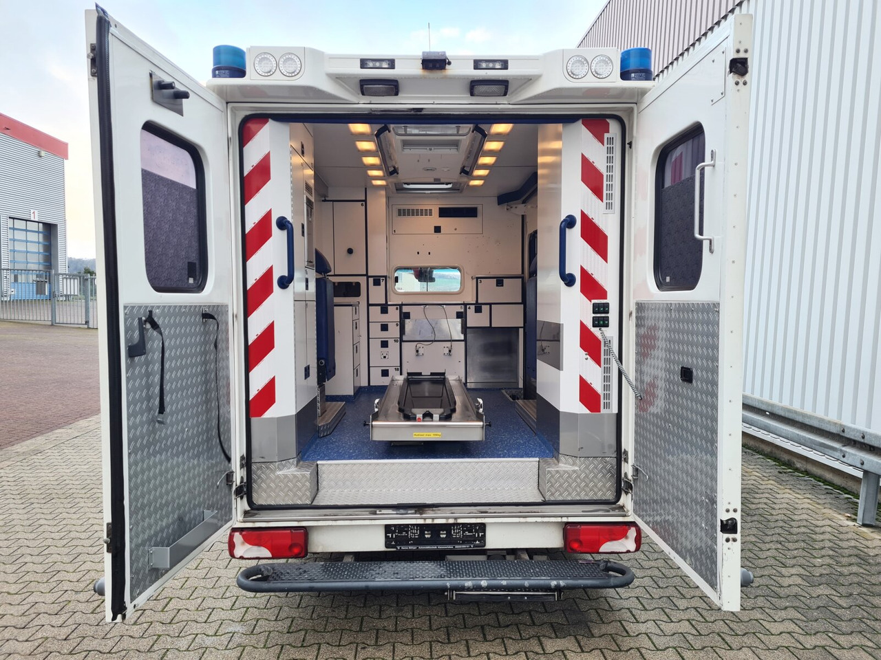 Mercedes-Benz Sprinter 516 CDI 4x2 Sprinter 516 CDI 4x2, Rettungswagen - Gesloten bestelwagen: afbeelding 5 Mercedes-Benz Sprinter 516 CDI 4x2 Sprinter 516 CDI 4x2, Rettungswagen - Gesloten bestelwagen: afbeelding 5