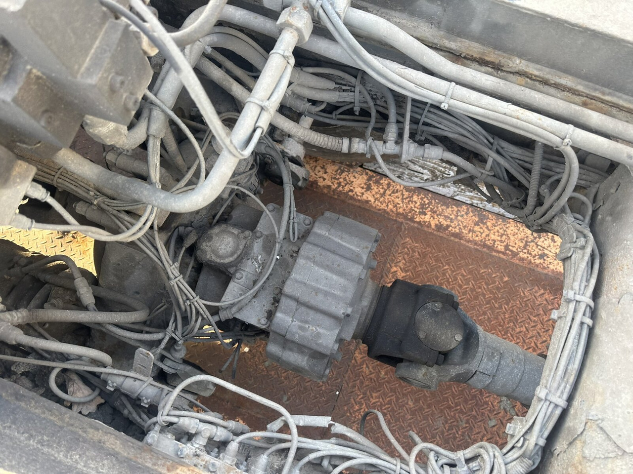 Scania 124C 400 6x6 124C 400 6x6 - Chassis vrachtwagen: afbeelding 2 Scania 124C 400 6x6 124C 400 6x6 - Chassis vrachtwagen: afbeelding 2