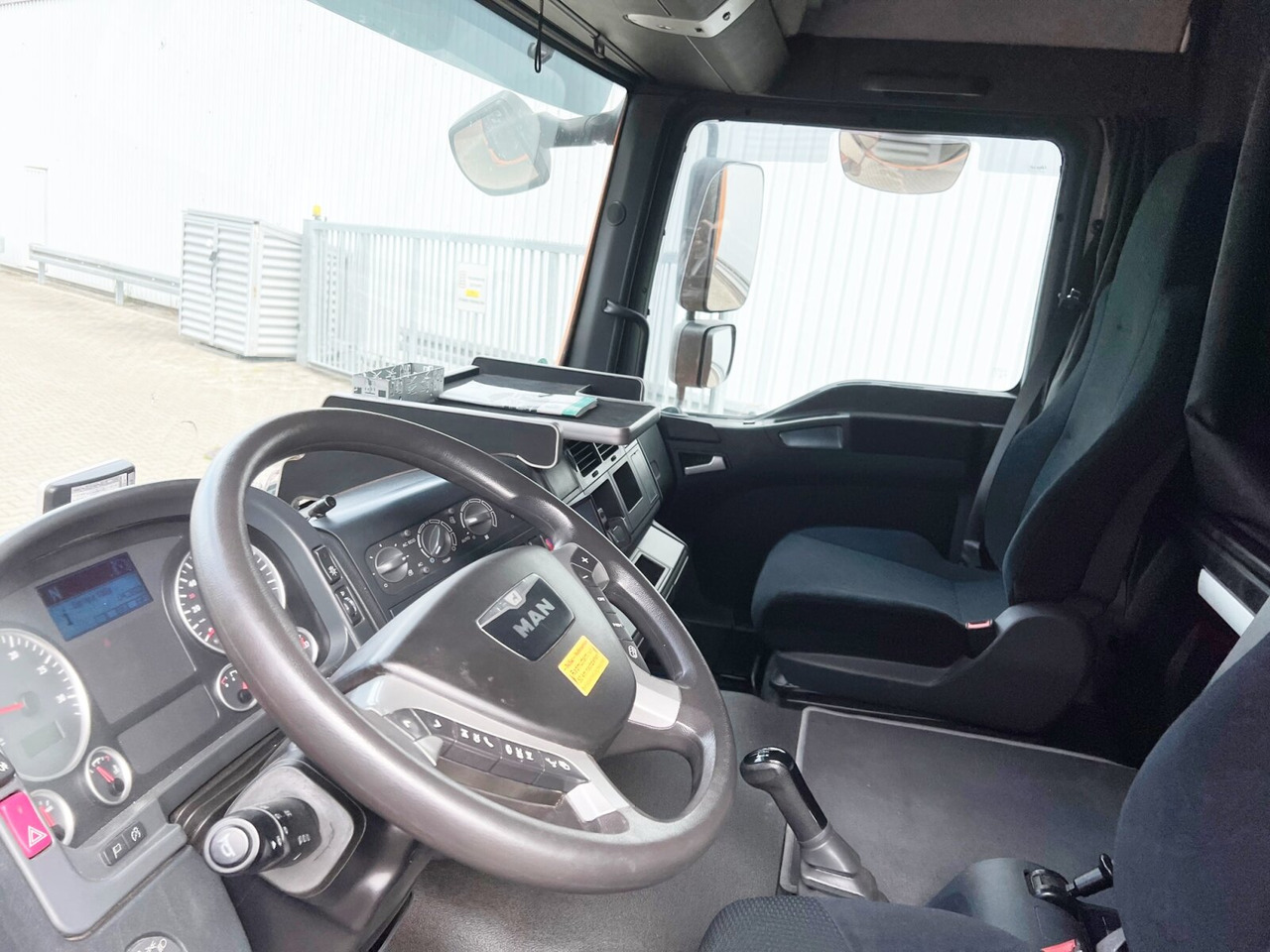 Interieur foto 3: Trekker MAN TGL 8.220 4X2 BL TGL 8.220 4X2 BL