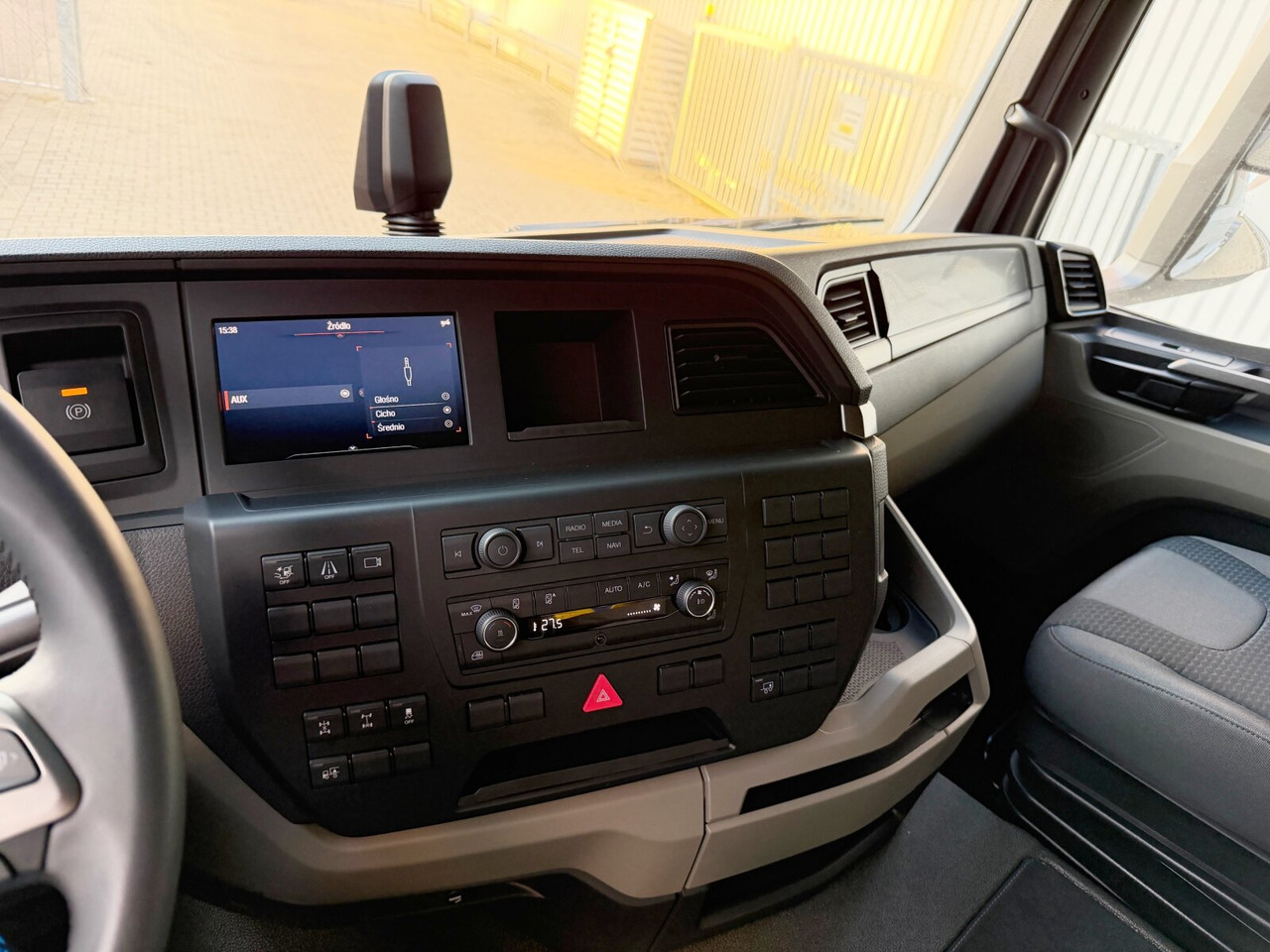 MAN TGS 33.520 6x4 BL SA TGS 33.520 6x4 BL SA, Retarder, LED, Nebenantrieb - Trekker: afbeelding 5 MAN TGS 33.520 6x4 BL SA TGS 33.520 6x4 BL SA, Retarder, LED, Nebenantrieb - Trekker: afbeelding 5