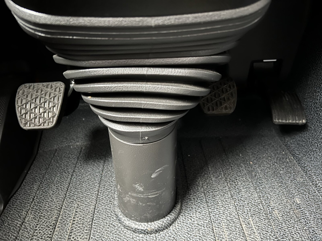 Mercedes-Benz Actros 2141 K 4x2 Actros 2141 K 4x2 - Trekker: afbeelding 4 Mercedes-Benz Actros 2141 K 4x2 Actros 2141 K 4x2 - Trekker: afbeelding 4