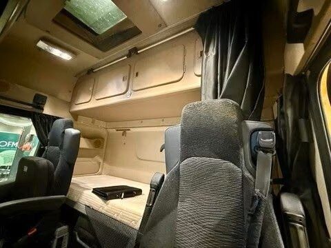 Mercedes-Benz Arocs 1851 LS 4x4 HAD Arocs 1851 LS 4x4 HAD, Hydraulik, Navi, MultimediaCockpit - Trekker: afbeelding 4 Mercedes-Benz Arocs 1851 LS 4x4 HAD Arocs 1851 LS 4x4 HAD, Hydraulik, Navi, MultimediaCockpit - Trekker: afbeelding 4