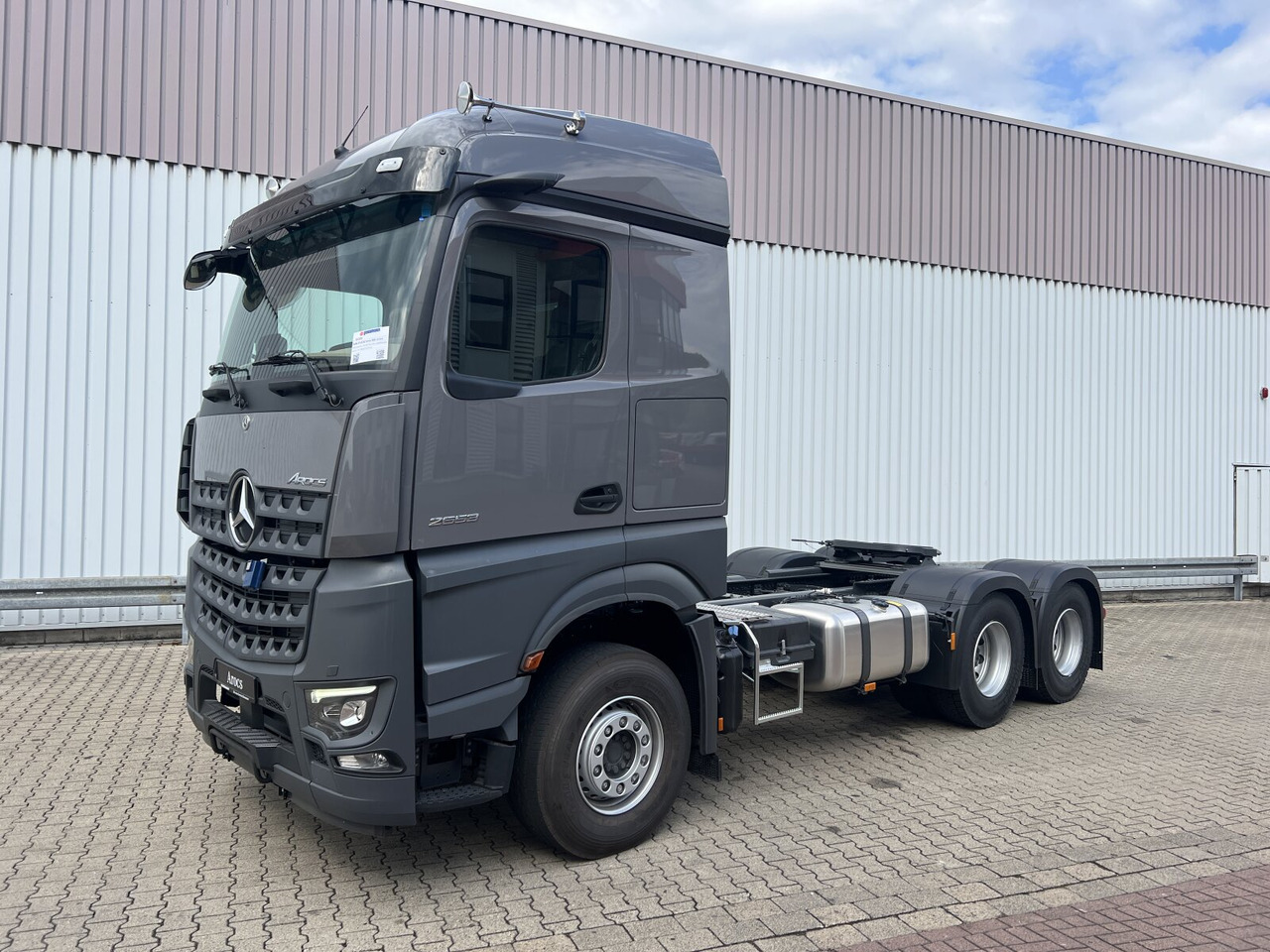 Mercedes-Benz Arocs 2653 LS 6x4 Arocs 2653 LS 6x4, Retarder, MirrorCam, MultimediaCockpit, Navi, LED - Trekker: afbeelding 1 Mercedes-Benz Arocs 2653 LS 6x4 Arocs 2653 LS 6x4, Retarder, MirrorCam, MultimediaCockpit, Navi, LED - Trekker: afbeelding 1