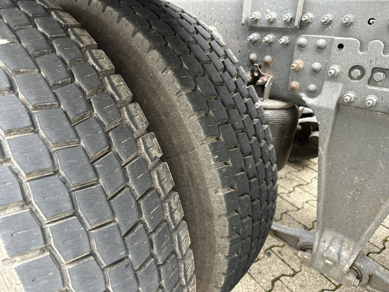 Volvo FM 400 6x4 R FM 400/6x4 R, VDL S-21-6200 4.50 bis 7.00m Container - Haakarmsysteem vrachtwagen: afbeelding 4 Volvo FM 400 6x4 R FM 400/6x4 R, VDL S-21-6200 4.50 bis 7.00m Container - Haakarmsysteem vrachtwagen: afbeelding 4