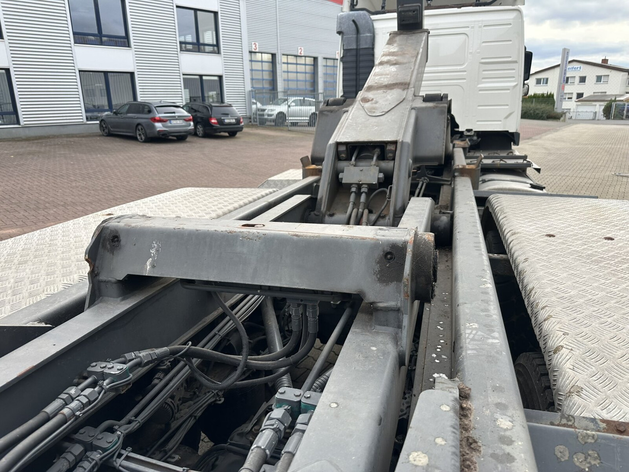 Volvo FM 400 6x4 R FM 400/6x4 R, VDL S-21-6200 4.50 bis 7.00m Container - Haakarmsysteem vrachtwagen: afbeelding 3 Volvo FM 400 6x4 R FM 400/6x4 R, VDL S-21-6200 4.50 bis 7.00m Container - Haakarmsysteem vrachtwagen: afbeelding 3