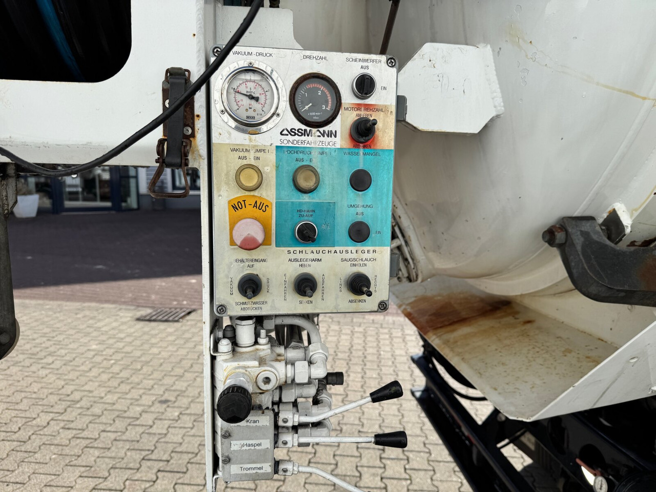 Interieur foto 1: Vrachtwagen MAN TGM 18.284 4x2 BL TGM 18.284 4x2 BL, Assmann Saug- und Spülwagen 9m³ Interieur foto 1: Vrachtwagen MAN TGM 18.284 4x2 BL TGM 18.284 4x2 BL, Assmann Saug- und Spülwagen 9m³