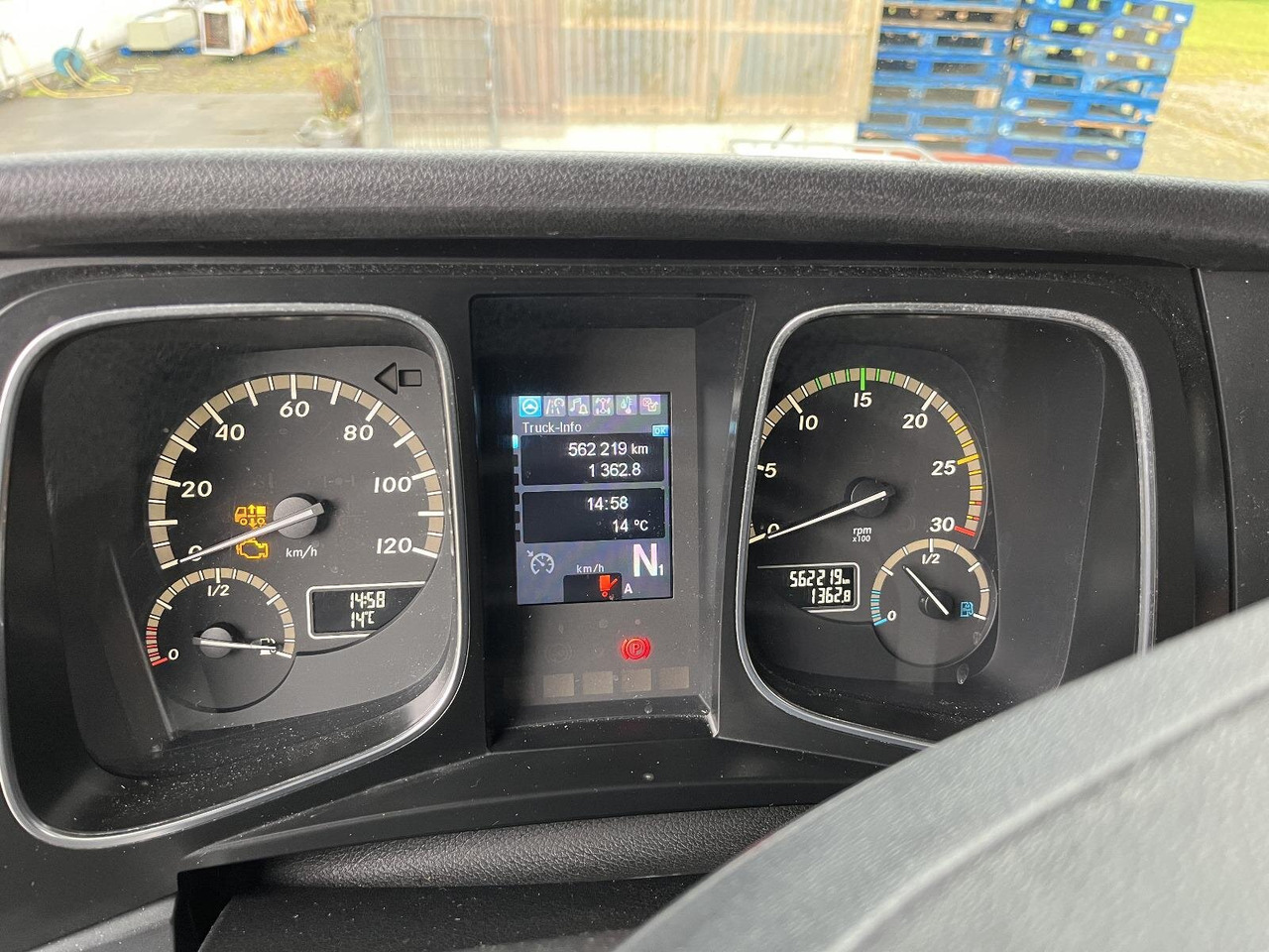 Mercedes-Benz Actros 1832 L 4x2 Actros 1832 L 4x2, Kühlkoffer, 2x Trennwand, Carrier, LBW BÄR - Vrachtwagen: afbeelding 5 Mercedes-Benz Actros 1832 L 4x2 Actros 1832 L 4x2, Kühlkoffer, 2x Trennwand, Carrier, LBW BÄR - Vrachtwagen: afbeelding 5