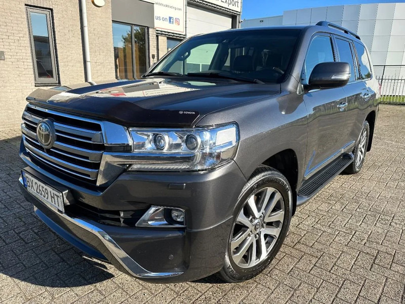 Toyota Land Cruiser V8 LAND CRUISER 200 V8 + CAMERA 360 + FRIDGE + DIESEL + ONLY EXPORT - SUV: afbeelding 1 Toyota Land Cruiser V8 LAND CRUISER 200 V8 + CAMERA 360 + FRIDGE + DIESEL + ONLY EXPORT - SUV: afbeelding 1
