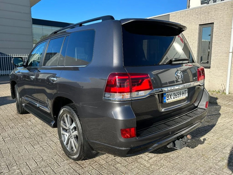 Toyota Land Cruiser V8 LAND CRUISER 200 V8 + CAMERA 360 + FRIDGE + DIESEL + ONLY EXPORT - SUV: afbeelding 3 Toyota Land Cruiser V8 LAND CRUISER 200 V8 + CAMERA 360 + FRIDGE + DIESEL + ONLY EXPORT - SUV: afbeelding 3