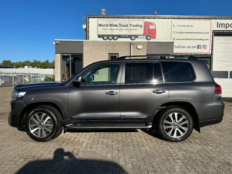 Toyota Land Cruiser V8 LAND CRUISER 200 V8 + CAMERA 360 + FRIDGE + DIESEL + ONLY EXPORT - SUV: afbeelding 2 Toyota Land Cruiser V8 LAND CRUISER 200 V8 + CAMERA 360 + FRIDGE + DIESEL + ONLY EXPORT - SUV: afbeelding 2