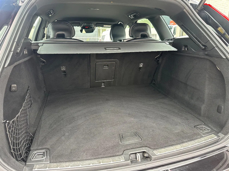 Volvo XC60 D5 AWD + R-DESIGN + ALCANTARA + CAMERA + NAVI - Personenwagen: afbeelding 4 Volvo XC60 D5 AWD + R-DESIGN + ALCANTARA + CAMERA + NAVI - Personenwagen: afbeelding 4