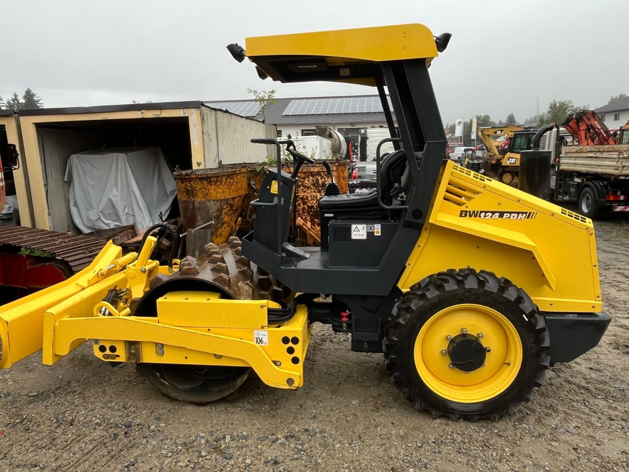 BOMAG Walzenzug BW 124 PDH-4 Planierschild 100 Bstd. - Schapenpootwals/ Grondverdichter: afbeelding 4 BOMAG Walzenzug BW 124 PDH-4 Planierschild 100 Bstd. - Schapenpootwals/ Grondverdichter: afbeelding 4