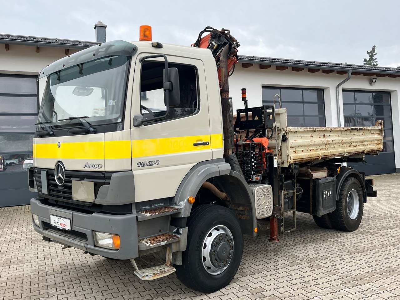 Mercedes-Benz Atego 1823 4x4 Kipper mit Kran Atlas 125.2 Funk - Kipper vrachtwagen, Kraanwagen: afbeelding 1 Mercedes-Benz Atego 1823 4x4 Kipper mit Kran Atlas 125.2 Funk - Kipper vrachtwagen, Kraanwagen: afbeelding 1