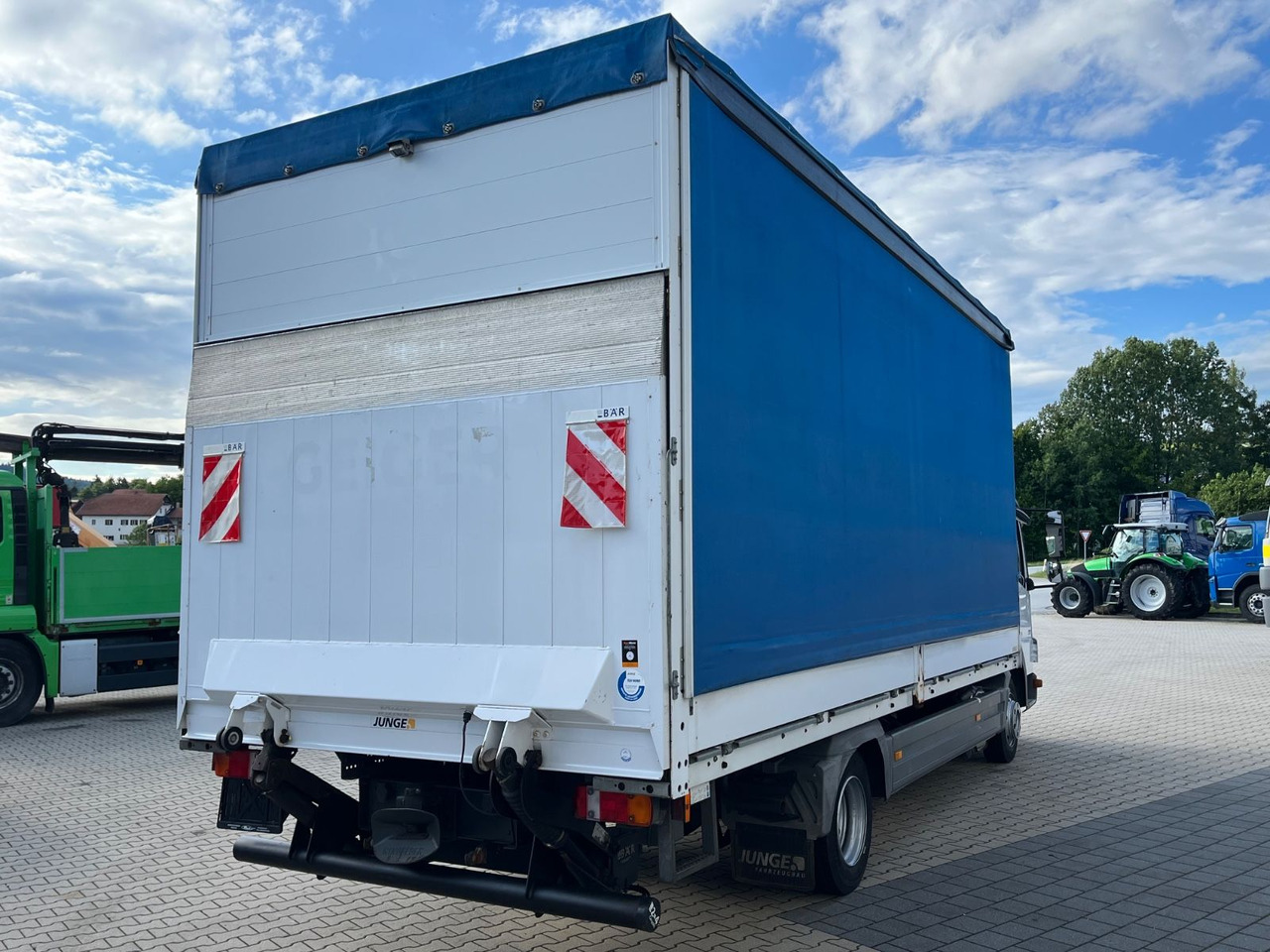 Mercedes-Benz Atego 818 Klima Sperre 74100KM 2,70 Ladehöhe - Huifzeil bedrijfswagen: afbeelding 4 Mercedes-Benz Atego 818 Klima Sperre 74100KM 2,70 Ladehöhe - Huifzeil bedrijfswagen: afbeelding 4