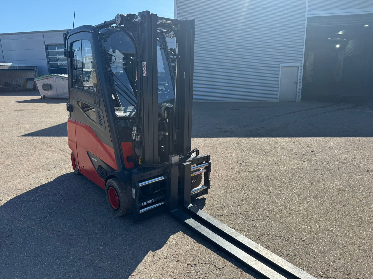 LINDE E20PHL-02 Elektro Triplex Kabine Heizung integriertes Ladegerät - Elektrische heftruck: afbeelding 2 LINDE E20PHL-02 Elektro Triplex Kabine Heizung integriertes Ladegerät - Elektrische heftruck: afbeelding 2