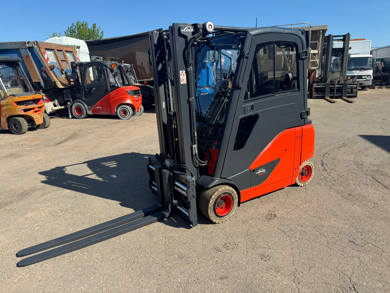 LINDE E20PHL-02 Elektro Triplex Kabine Heizung integriertes Ladegerät - Elektrische heftruck: afbeelding 1 LINDE E20PHL-02 Elektro Triplex Kabine Heizung integriertes Ladegerät - Elektrische heftruck: afbeelding 1