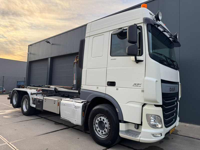 DAF XF 440 SC / 6X2 / VDL Hook / TUV: 6-2026 / NL truck - Haakarmsysteem vrachtwagen: afbeelding 2 DAF XF 440 SC / 6X2 / VDL Hook / TUV: 6-2026 / NL truck - Haakarmsysteem vrachtwagen: afbeelding 2