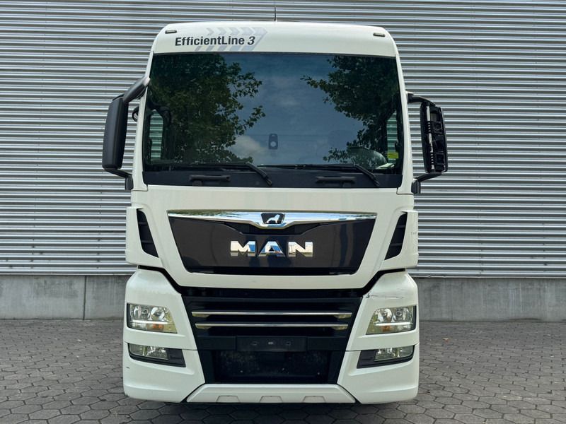 MAN TGX 18.500 XXL / Intarder / Roof Klima / 2 Tanks - Trekker: afbeelding 4 MAN TGX 18.500 XXL / Intarder / Roof Klima / 2 Tanks - Trekker: afbeelding 4